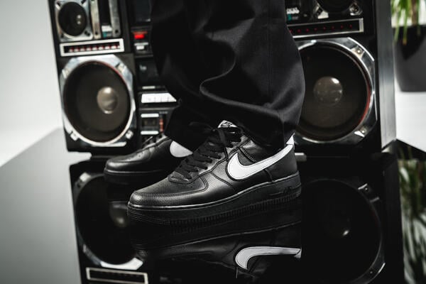 Nike air force 1 low retro qs friday outlet black white